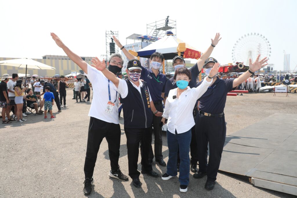 亞洲唯一Red Bull飛行日在台中 盧市長：台中起飛航向國際 活動合影2 | Red Bull飛行日, 台中港, 戴資穎, 盧秀燕, 飛行器 記者爆料網