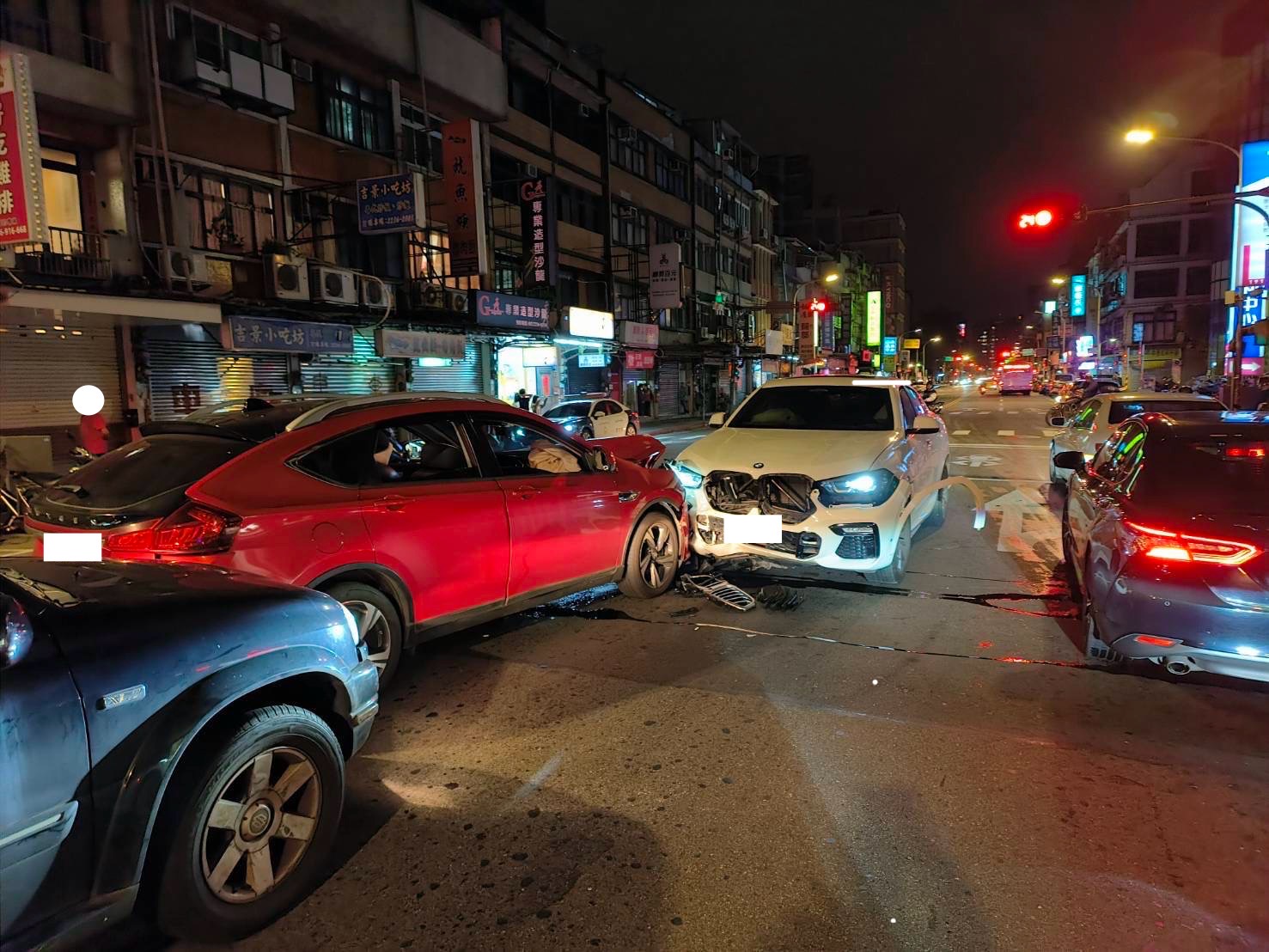 茫茫到對向！木柵BMW男酒駕跨越雙黃線逆向對撞來車