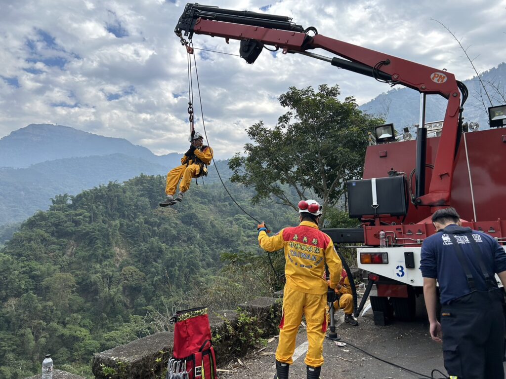 2024 01 08 705057 S 265199630 0 0 | 嘉義,阿里山公路,滑落,意外,駕駛失蹤 嘉義, 滑落意外, 阿里山公路 記者爆料網