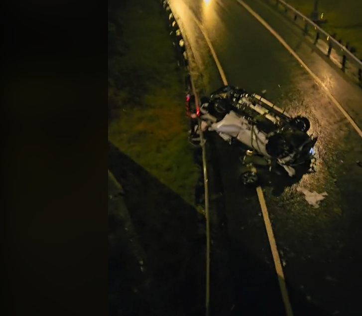 2024 04 23 918943 3 | 自小客車撞毀護欄翻覆匝道　駕駛未受傷 中興交流道, 匝道, 國道3號, 國道警察第七大隊 記者爆料網