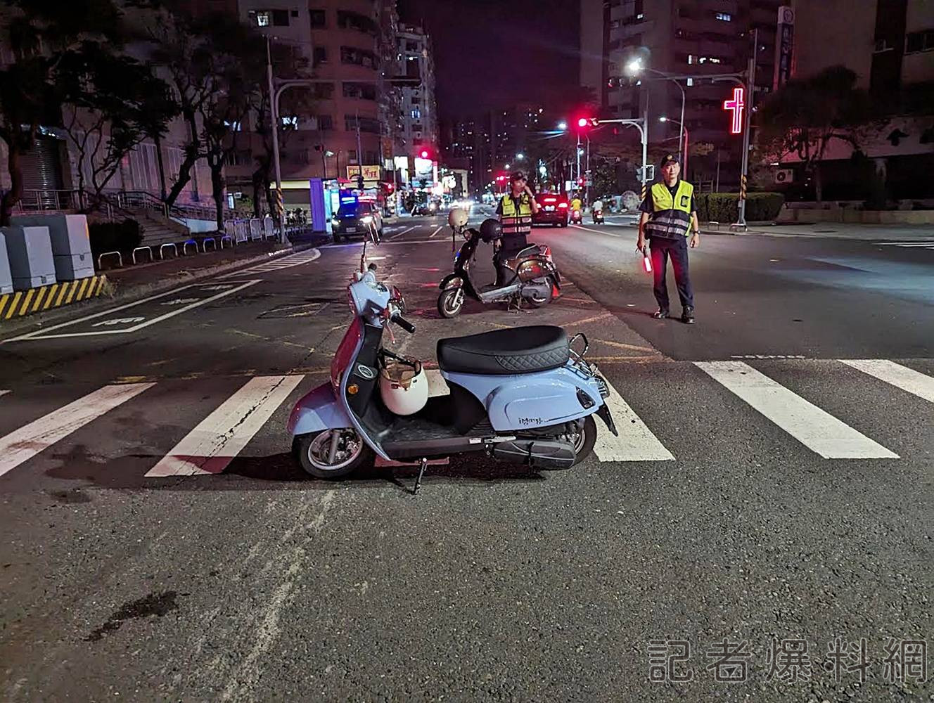 影/高雄鳳山機車擊落機車 警初判2女騎士都有錯