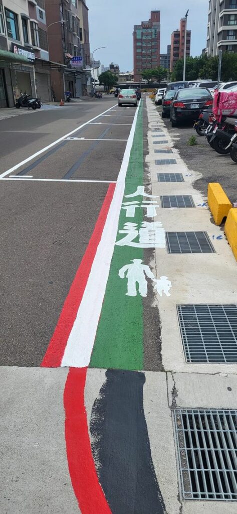 「標線型人行道」畫面成這樣 網友狂酸：台灣獨有的「有就好了」的概念