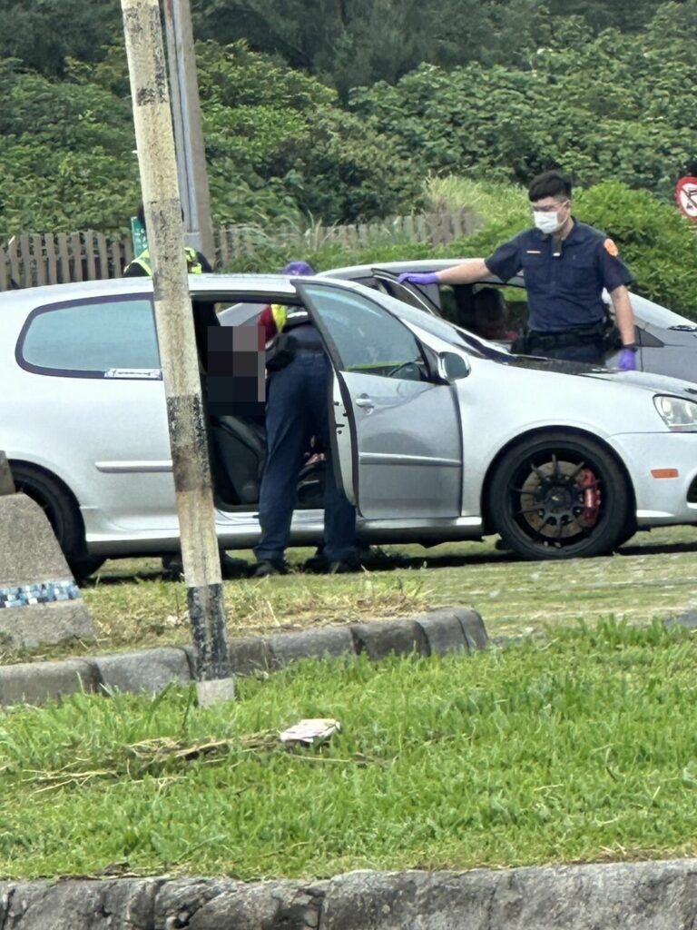 桃園竹圍漁港停車場車內1男子昏迷　警消到場調查處理