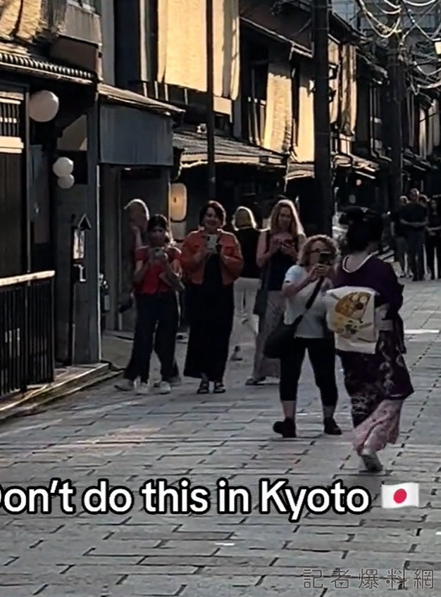 影/外國觀光客京都追藝妓猛拍 推特主轉貼批評這種行為不禮貌