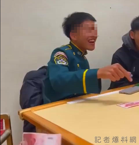 軍校生 賭博 軍服 妞妞