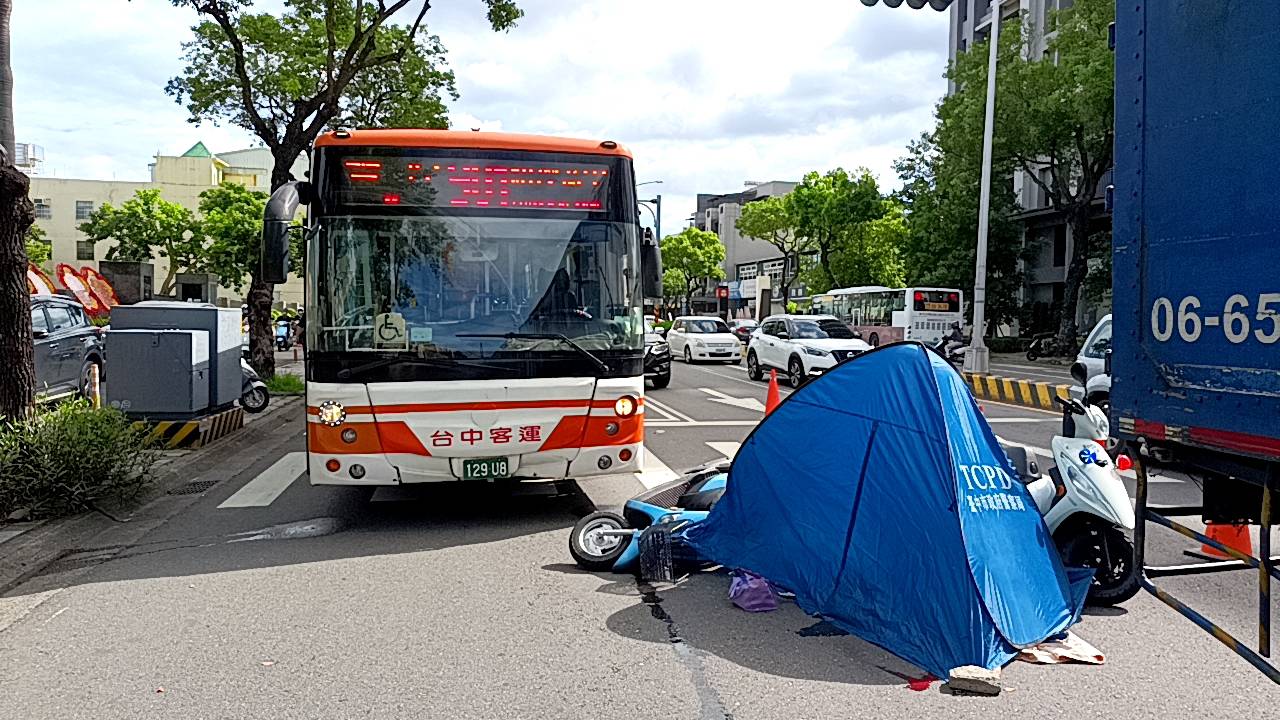 死亡車禍！老翁騎機車載孫女上學遭撞倒輾壓當場死亡　孫女輕傷