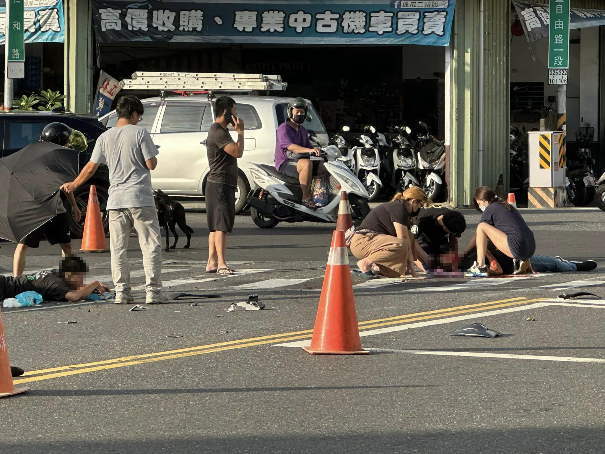 快訊／台南東區嚴重車禍！傷者臉全血「倒地不起」　2男受傷送醫