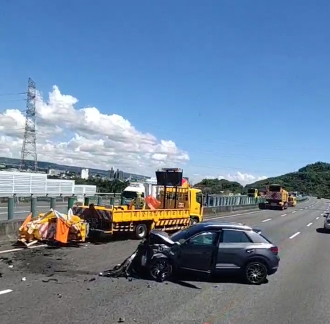 2024 07 09 177320 3 | 蠍子車又被撞！　國道3號名間路段自小客車肇事占兩車道 名間, 國道3號, 國道警察第七大隊, 緩撞車 記者爆料網