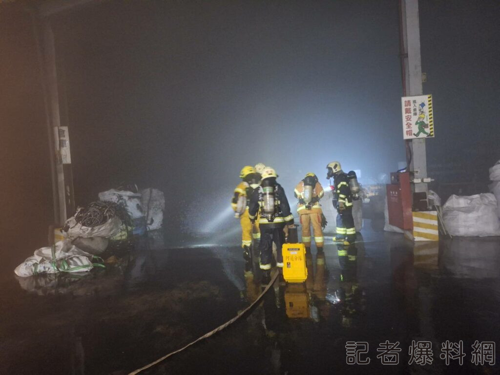 颱風夜警消疲於奔命！高雄湖內塑膠工廠傳火警「悶燒中」