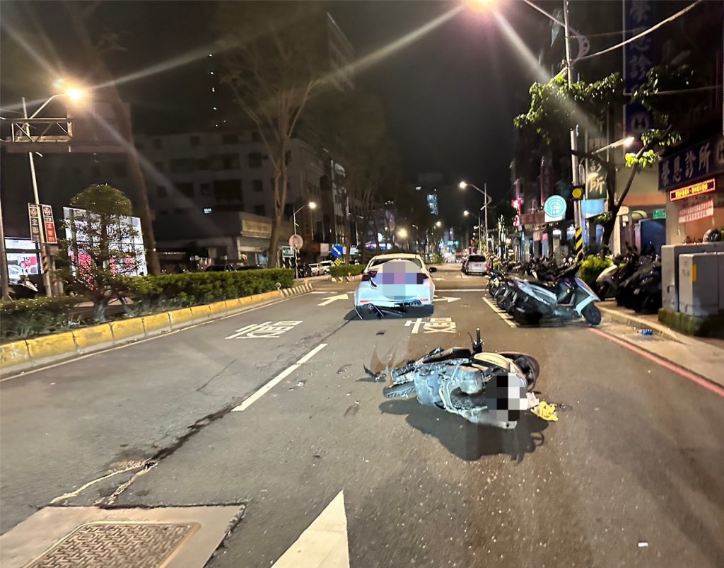 板橋uber違停「路中載客」釀禍　騎士反應不及猛撞車尾陷昏迷