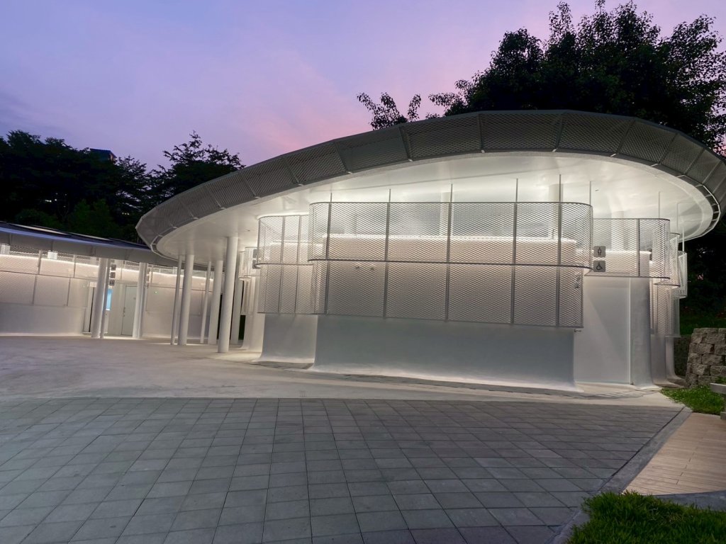 文心森林公園「親子小白宮」陽光公廁-9月啟用-全台首座智慧親子友善廁所