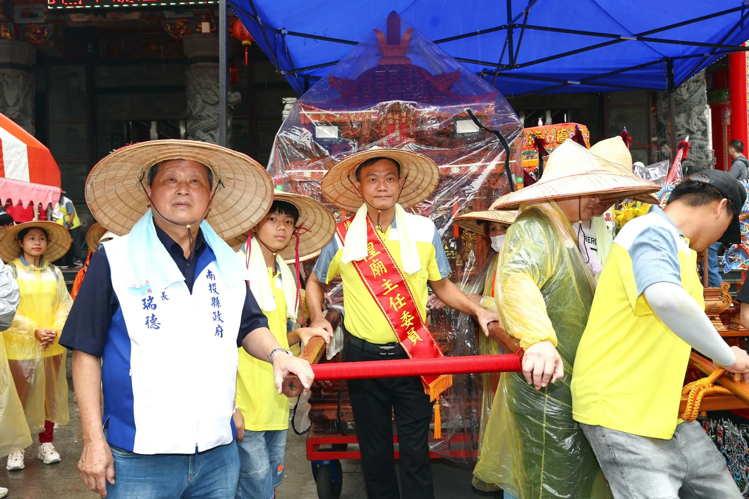 埔里瀛海城隍廟祈安遶境-王副縣長點起馬炮祈求合境平安