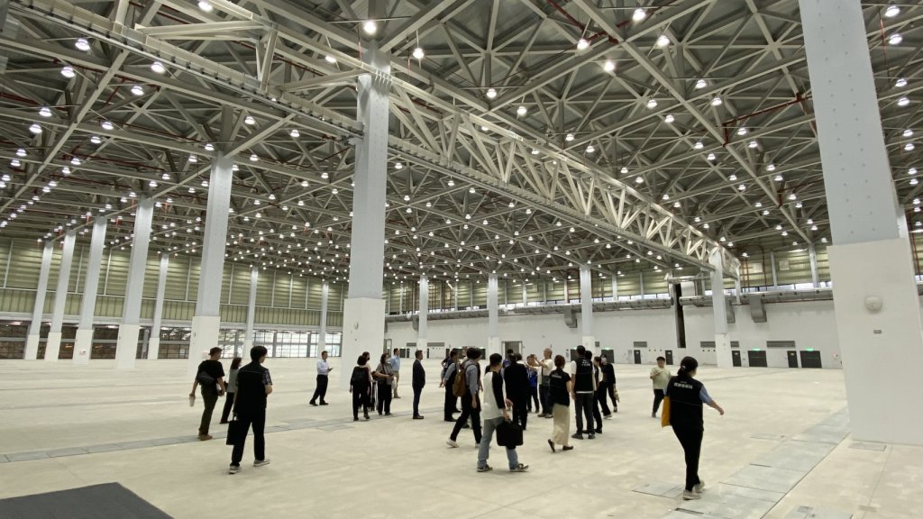 楊瓊瓔開箱台中國際會展中心-力拚11月下旬試營運、年底開幕啟用