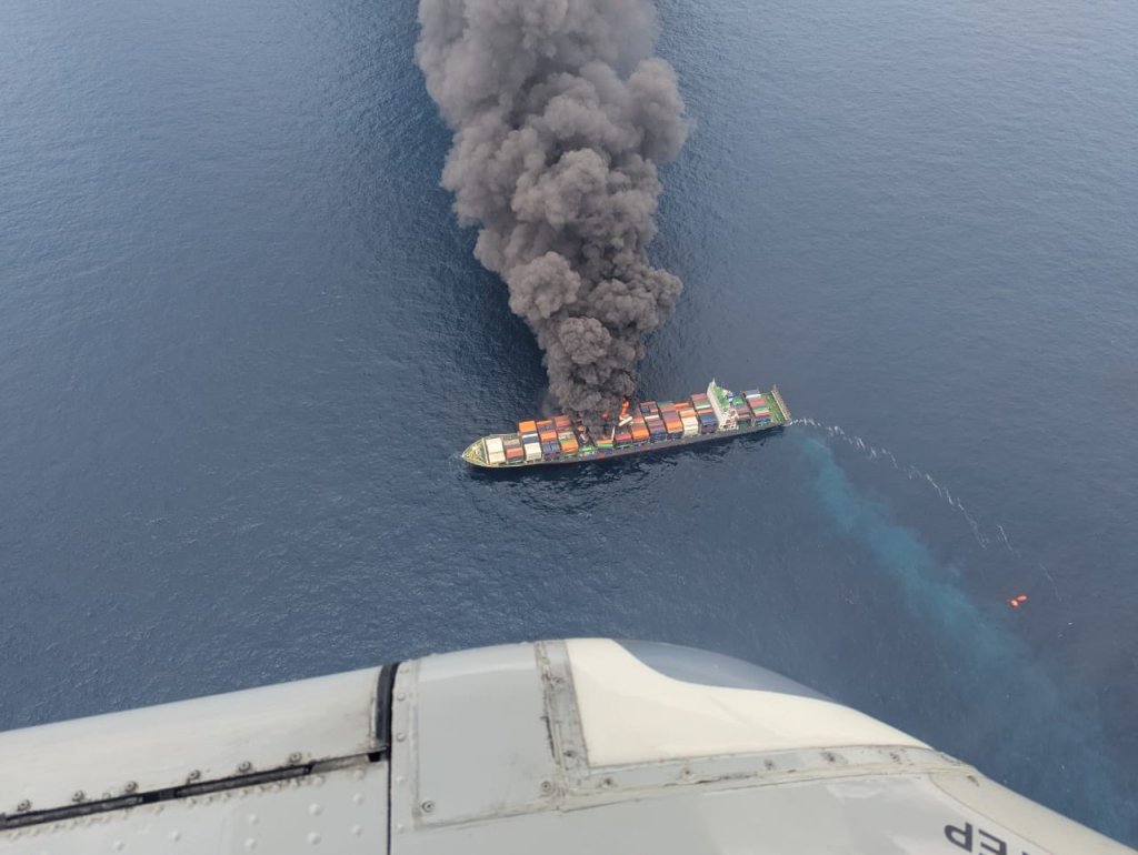 萬海「旺春輪」爆炸逾月仍悶燒　2台籍船員失聯　恐拖往非洲