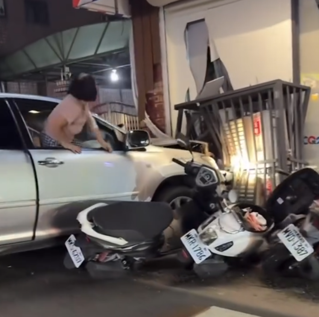 駕車恍神釀禍！竹東自小客車追撞前車再衝路邊　釀13輛汽機車毀損3人傷