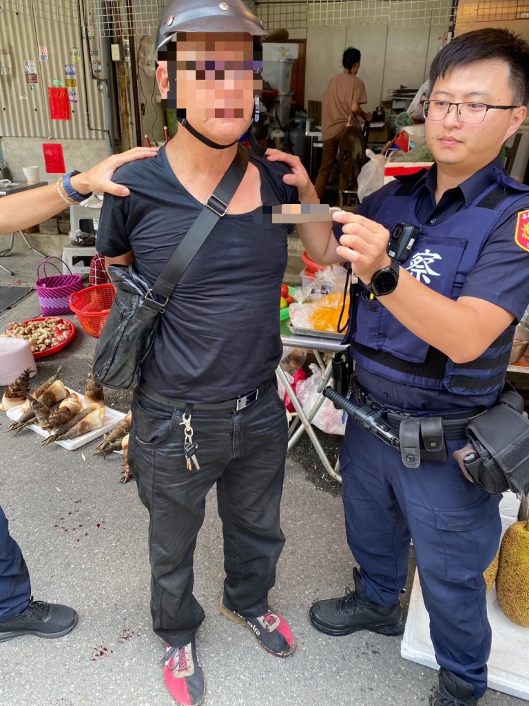 中埔鄉市場內驚傳揮刀砍人！-　警方迅速到場逮捕兇嫌
