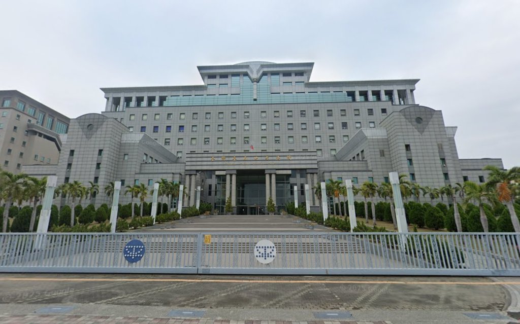 快訊／台南女律師變詐團內鬼！陪偵洩密還洗錢　法院火速收押禁見