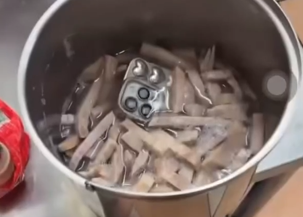 手機掉進芋頭鍋內泡水！店員拍下po網引熱議　coco：已倒棄並未製成飲品