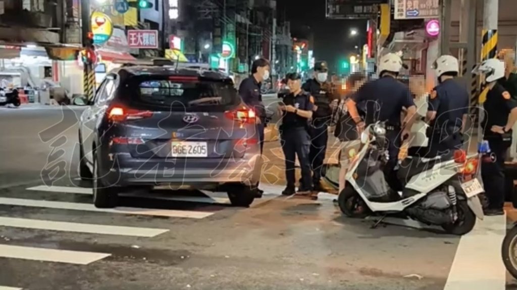 獨／高雄深夜街頭鬥毆濺血！「安全帽、棍棒狂K」多嫌逃逸中