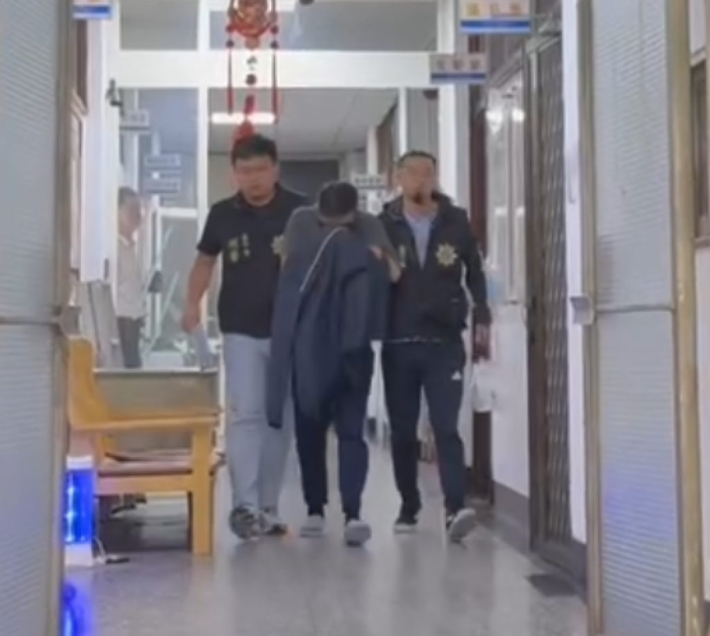 砍死韓國啦隊女神老闆兇嫌移送地檢署　被問「有什麼深仇大恨？」不發一語