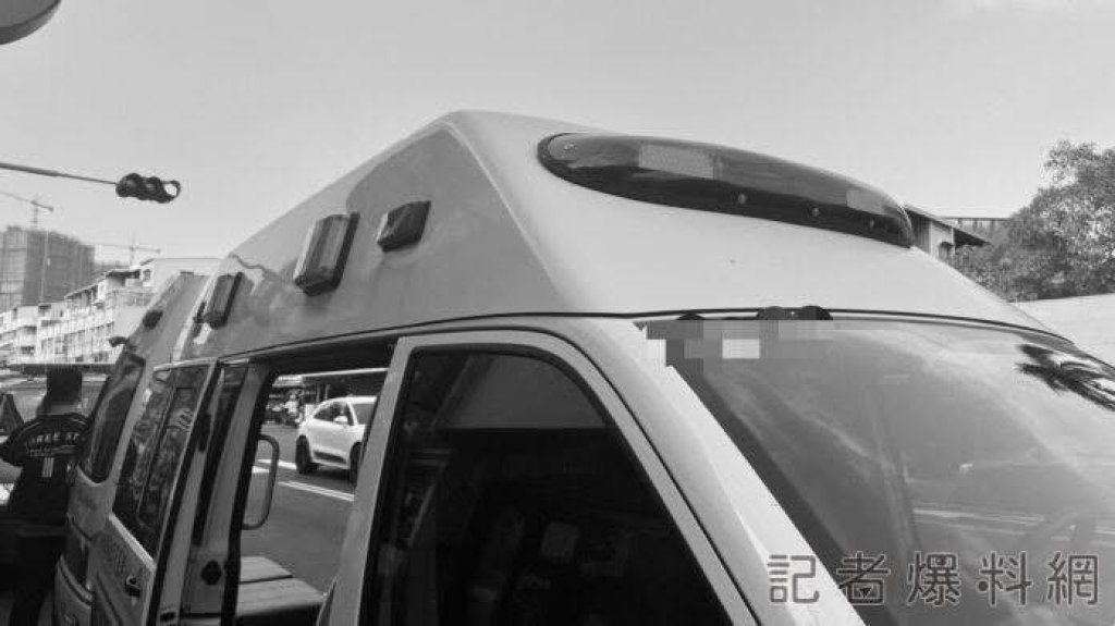 新竹平交道意外！-貨車載物過高卡住　司機爬上車頂處理觸電燒燙傷送醫