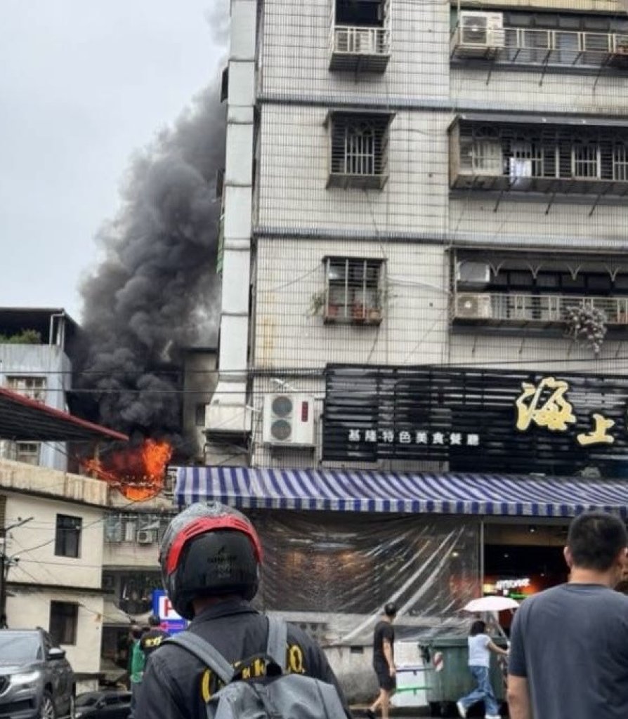 基隆死亡火警！-　公寓大樓失火1名男子受困3樓陽台喪命