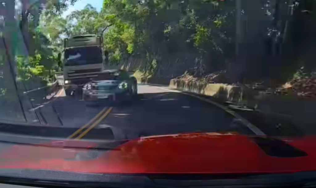 影／保時捷gt2rs北宜公路彎道逆向超車！疑家屬po文「違規不對，但買網軍不給人活無法接受」貼出律師函　引發熱議