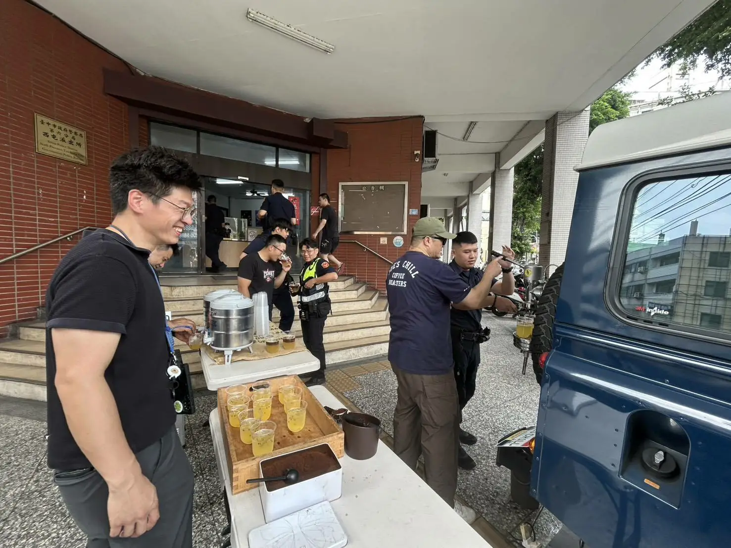 幫咖啡打氣也幫警察打氣 原以為是消暑放鬆 喝完反而更精神有力