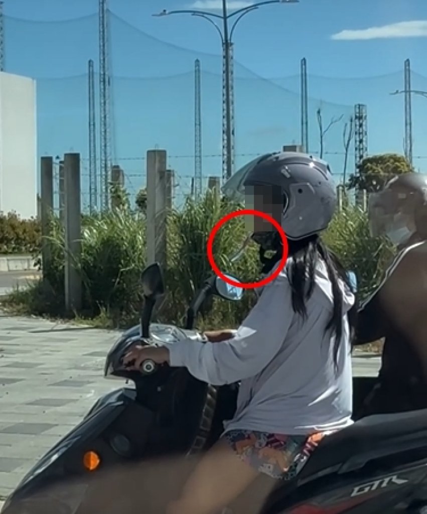 太狂！女騎士邊騎車邊刷牙 網驚：口腔清潔也要移動中？