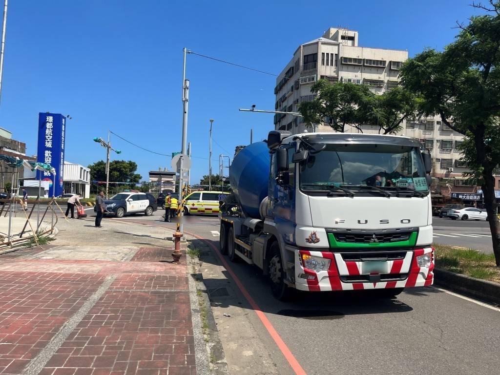 桃園大園1日2起死亡車禍！預拌車右轉撞單車騎士捲車底身亡