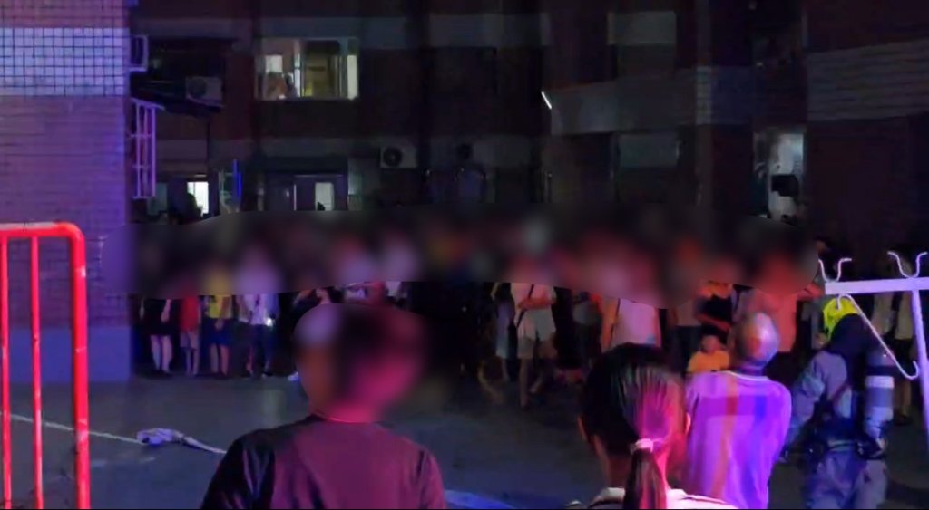 快訊／驚逃！高雄大樓晚間傳火警 數十名住戶慌跑下樓