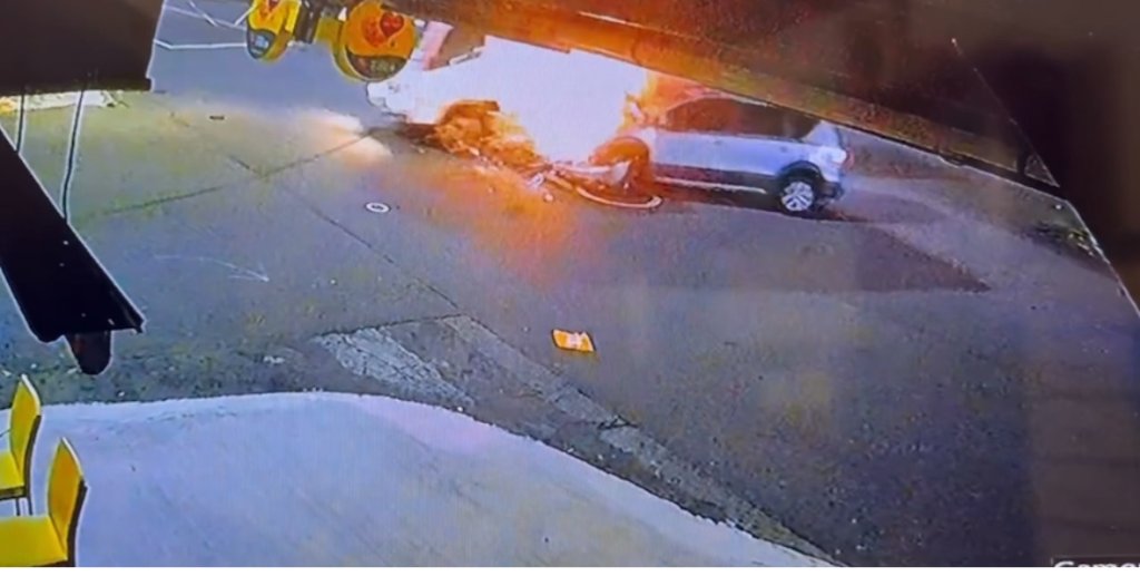 砰! 水上鄉驚險碰撞車禍 轎車火燒車 駕駛驚險逃命