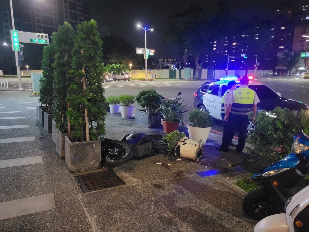 人勒?-驚見機車衝過來嘸人…嚇壞-真相曝