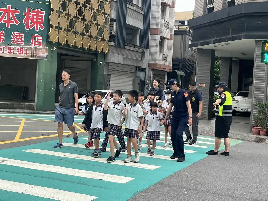 新學期開學 台中六分局啟動護童勤務  守護學童上學安全