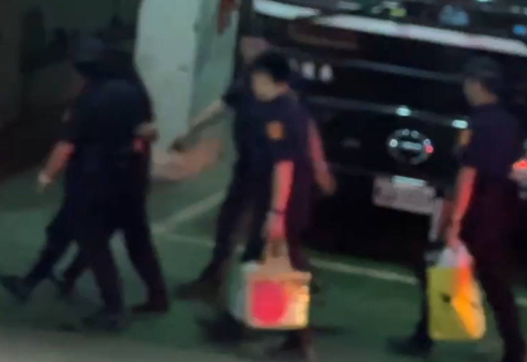 應曉薇搭囚車抵北院　交保金3千萬清點完即重獲自由