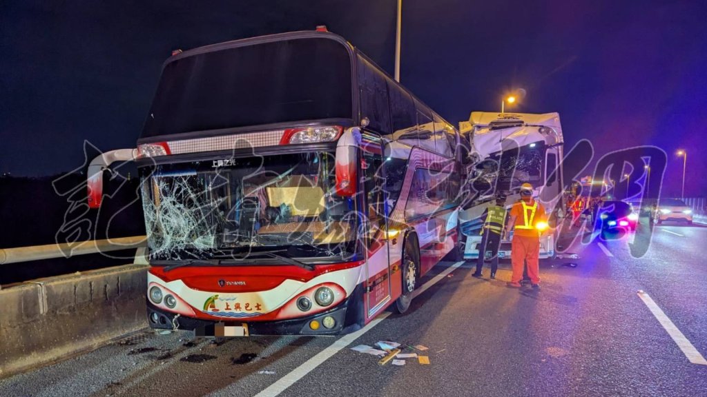 快訊／國10嚴重事故！聯結車撞遊覽車 驚悚畫面曝