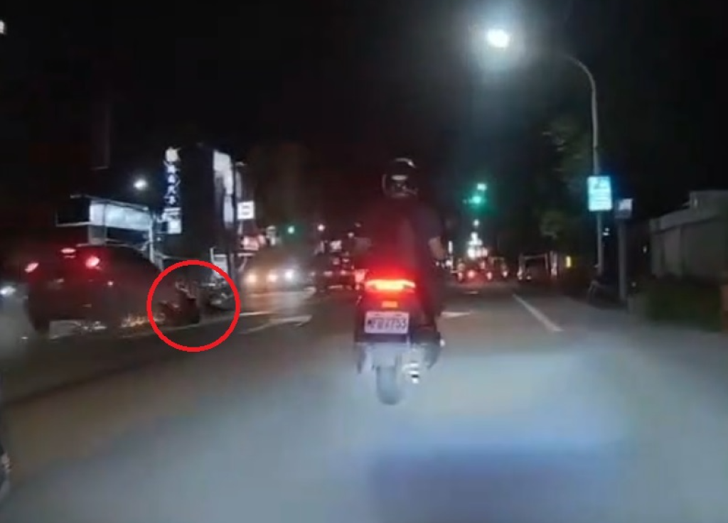 「一路猛撞紅牌首當其衝」！ 　鳳山車禍撞擊畫面曝光