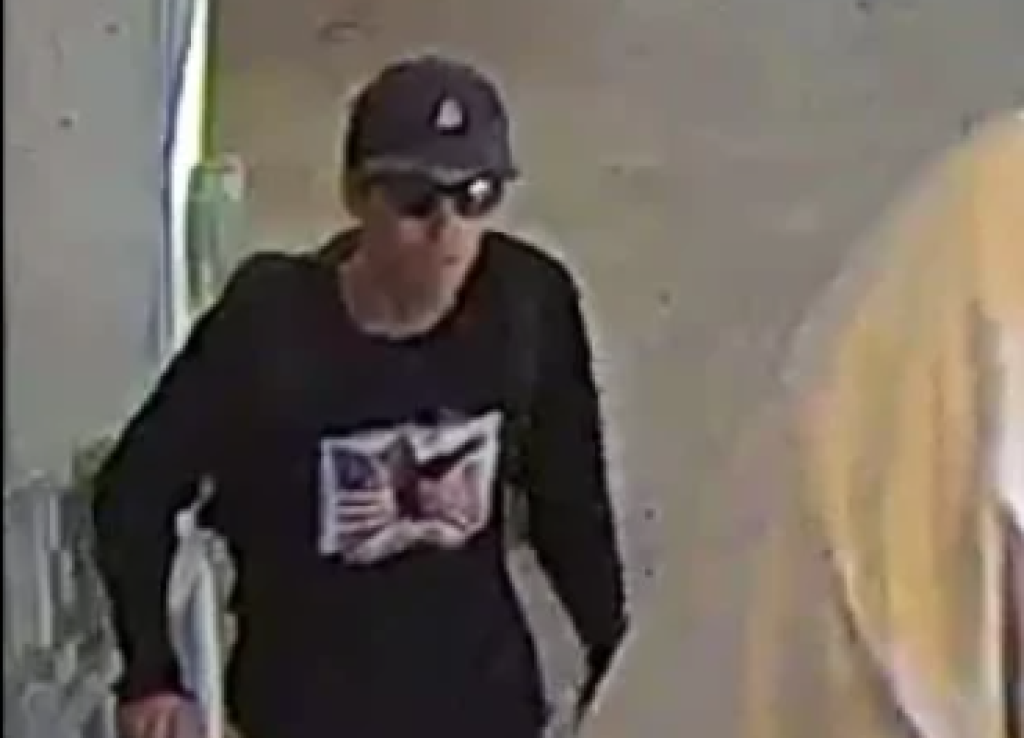 影／川普盟友Charlie Kirk遭狙殺！FBI公布槍手照片及逃逸影片　懸賞10萬美金