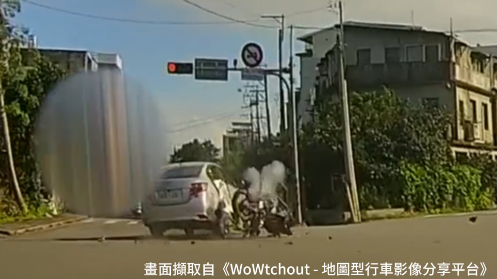 看車但沒看機車…龍潭女左轉沒讓　騎士直行猛撞騰空墜地慘摔