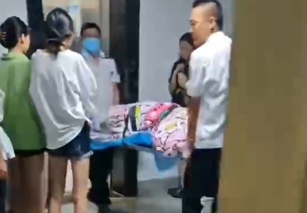 影／剛開學就在宿舍生小孩！女大生產子眾人圍觀影片陸網瘋傳　傳失血過多亡校方回應了