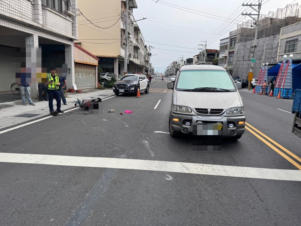 岡山死亡車禍! 54歲女騎士突逆向 自摔滑撞等紅燈轎車殞命