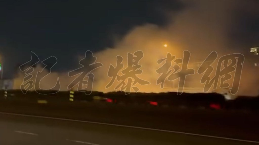 快訊／國1高雄端詭竄白煙！民眾看傻：現場很臭