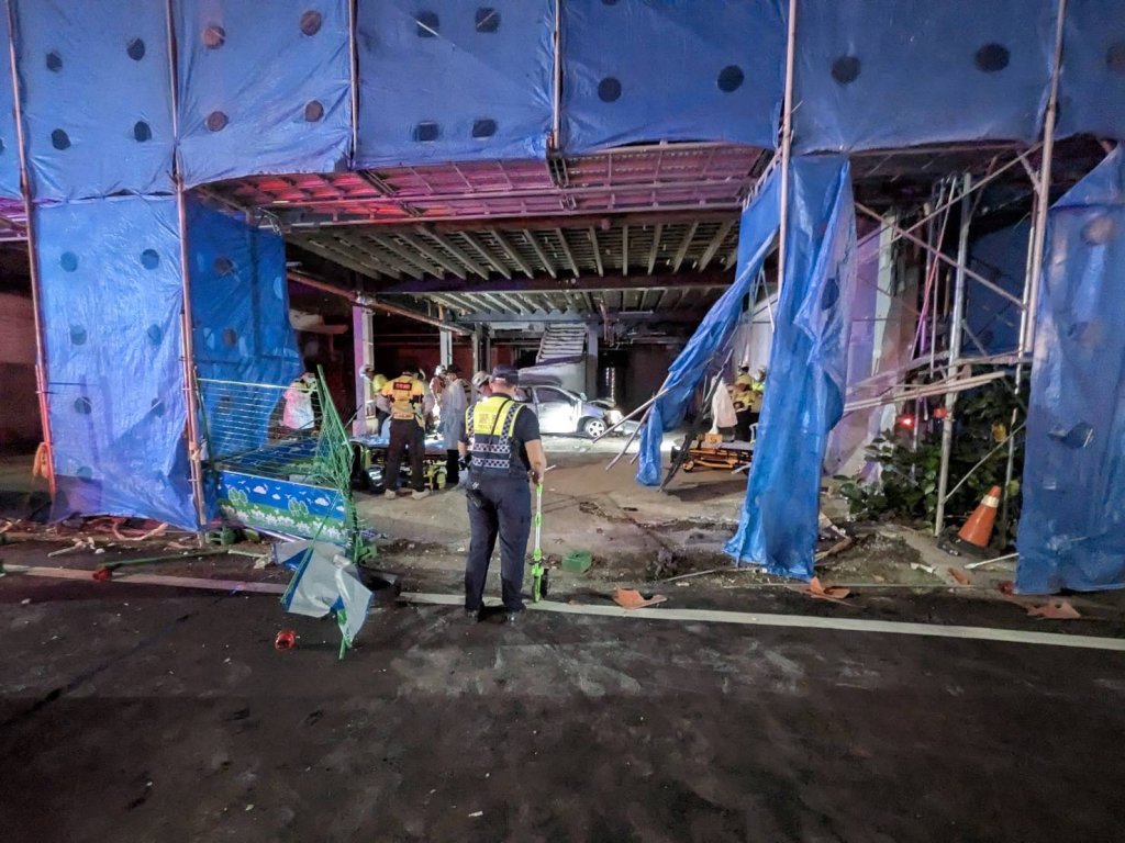 新竹死亡車禍！　自小客車撞工地三死