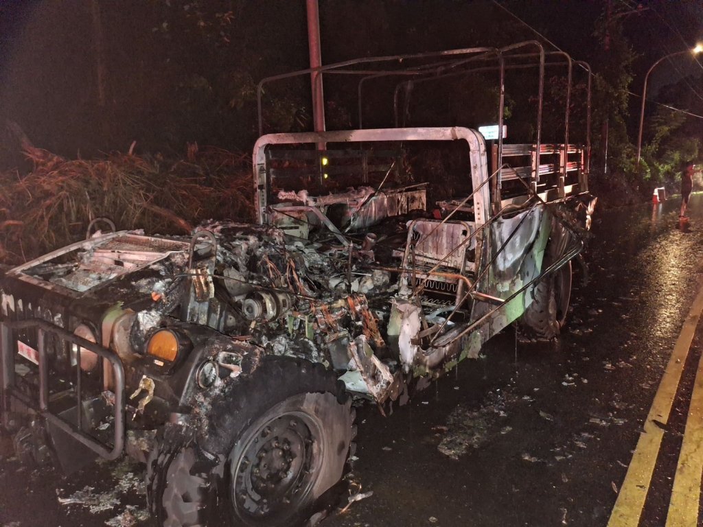 軍方悍馬車火燒車！　無人傷亡原因待查