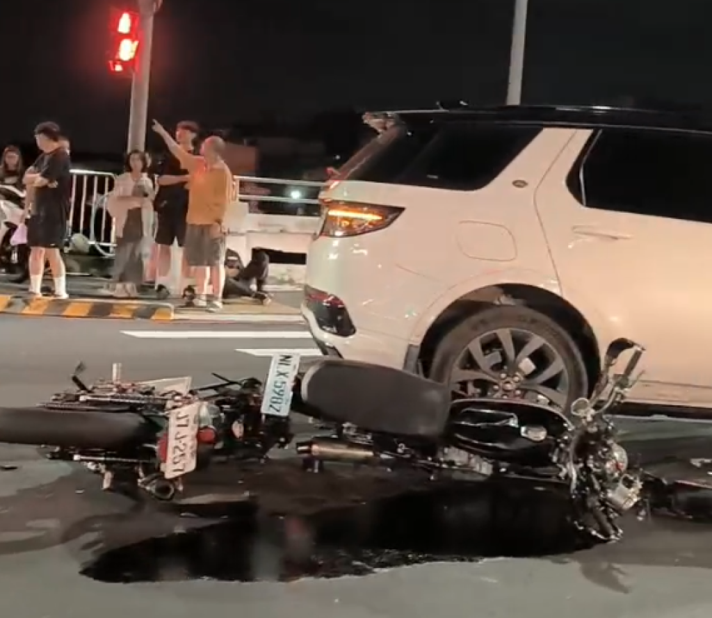 台中市休旅車路口撞兩輛機車！　兩名騎士受傷送醫