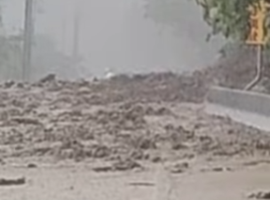 影／暴雨狂炸台東！鹿鳴橋、台東大橋旁土石流　泥水淹沒道路