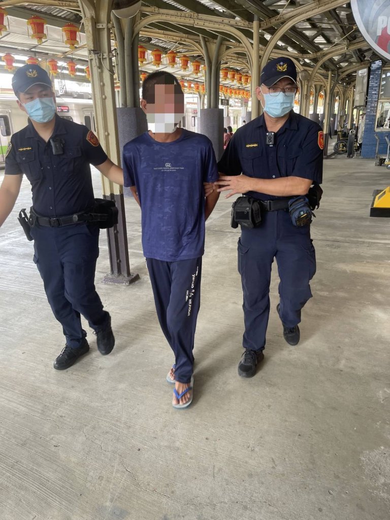 沙鹿火車站44歲男子酒醉持滅火器攻人 鐵警快打拘捕