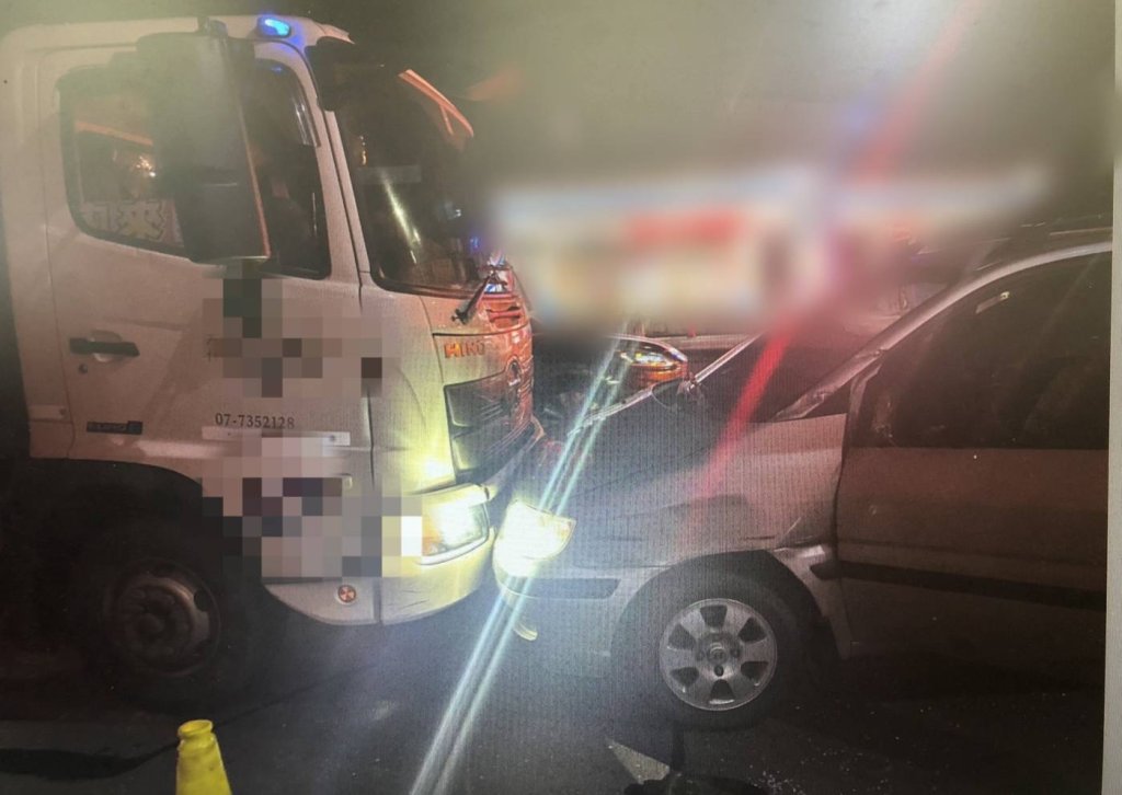高雄志工開大貨車赴花蓮救災 行經屏東 遭打瞌睡駕駛逆向撞上