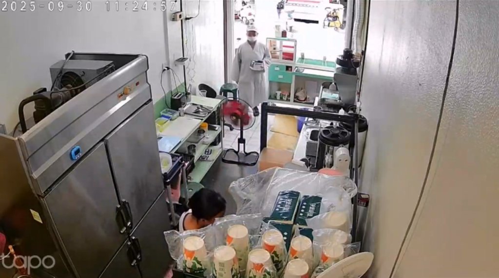 影／化緣遭婉拒！嗆「大聲什麼，我老人家」作勢打人　店家怒：出去