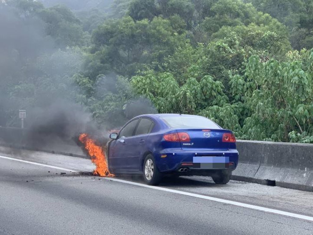 國道三義路段火燒車！ 　駕駛急逃生